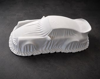 Porsche 964 Turbo bajo funda protectora – decoración impresa en 3D | Modelo de coche moderno | Regalo para fans de Porsche | Decoración de escritorio minimalista