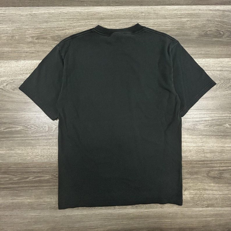 Camiseta Nike vintage para hombre, pequeña, negra, roja, con logo Swoosh, manga corta, gráfica, años 90 imagen 2