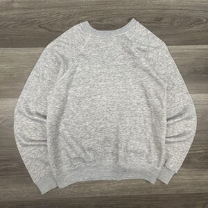 Moletom raglan cinza vintage dos anos 80 da Disney Casuals com Mickey Mouse, masculino, tamanho médio, EUA. imagem 2