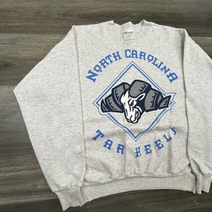 Vintage North Carolina Tar Heels Sweatshirt Mens Large Gray Hanes Basketball 90s image 3