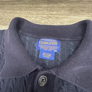 Kardigan męski Pendleton w kolorze granatowym, bawełniany, z dzianiny warkoczowej, z kołnierzykiem i kieszeniami, lata 90. zdjęcie 5