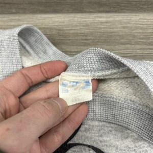 Moletom raglan cinza vintage dos anos 80 da Disney Casuals com Mickey Mouse, masculino, tamanho médio, EUA. imagem 4