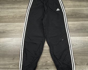 Pantalones deportivos Adidas vintage para hombre, talla grande, negros, con 3 rayas, cremallera en el bajo, corte holgado, estilo años 90.