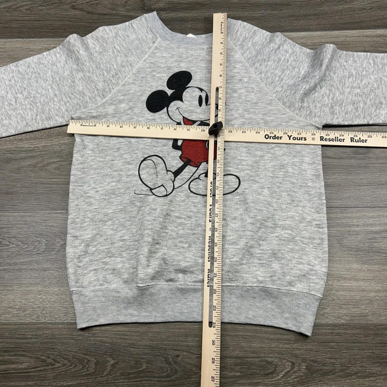 Moletom raglan cinza vintage dos anos 80 da Disney Casuals com Mickey Mouse, masculino, tamanho médio, EUA. imagem 5