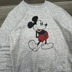 Moletom raglan cinza vintage dos anos 80 da Disney Casuals com Mickey Mouse, masculino, tamanho médio, EUA. imagem 3