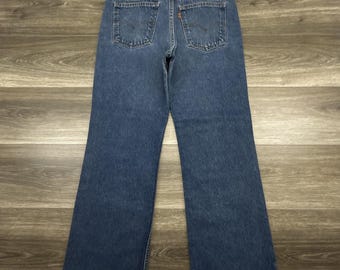Calça jeans vintage Levi's 517 masculina, tamanho 34x29, azul, corte bootcut, etiqueta laranja, estilo anos 90, EUA.