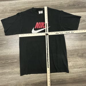 Camiseta Nike vintage para hombre, pequeña, negra, roja, con logo Swoosh, manga corta, gráfica, años 90 imagen 6