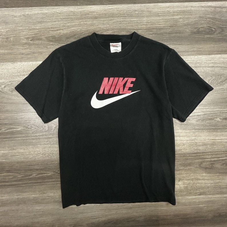 Camiseta Nike vintage para hombre, pequeña, negra, roja, con logo Swoosh, manga corta, gráfica, años 90 imagen 1