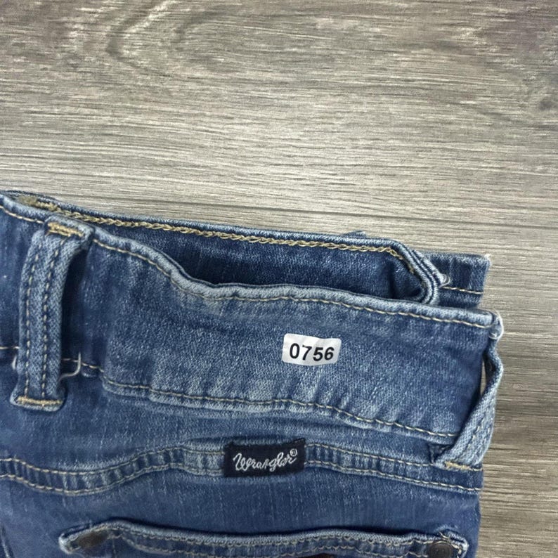 Wrangler Bootcut Jeans Damen 3 Blau Mittlere Waschung Low Rise Denim Taschen Y2K Bild 13