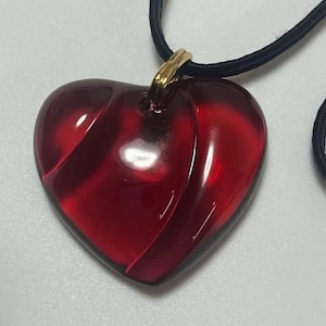 Collier ras du cou multi rangs chaîne noire et pendentif coeur violet