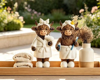 Bathrobe Highland Cow Resin Figurine, Fun Bathroom & Tabletop Decor Ornament, Decorative Craft Gift For Animal‑Ornament Collectors