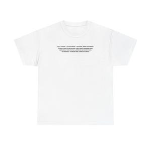 Peut inclure: T-shirt blanc avec l'inscription noire : "TALKING LAUGHING LOVING BREATHING FIGHTING FUCKING CRYING DRINKING RIDING WINNING LOSING CHEATING KISSING THINKING DREAMING". Le t-shirt est en matière douce et confortable.