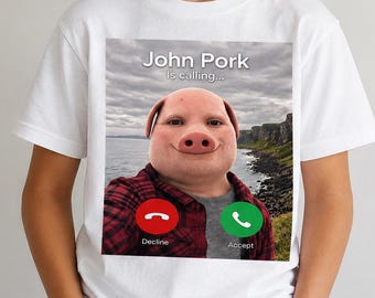 „John Pork Is Calling“-Shirt, lustiges Telefonanruf-Meme-T-Shirt, virales Internet-Humor-T-Shirt, Gen-Z-Meme-Geschenk, trendiges Grafik-Shirt
