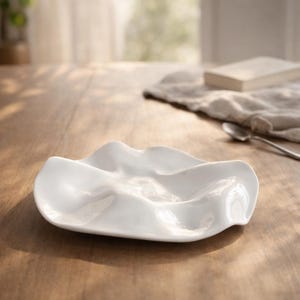 Plato de cerámica irregular para servir, tabla moderna para embutidos, bandeja de gres hecha a mano, plato minimalista para aperitivos, vajilla blanca orgánica.