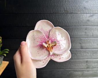 Portagioie a forma di orchidea rosa, realizzato a mano, decorazione floreale in stile cottagecore, regalo ideale per gli amanti delle piante.