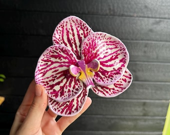 Handgemaakte keramische orchidee-snuisterijschaal, ronde botanische ringhouder
