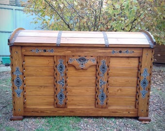 Large Wooden Spruce Chest – Handcrafted Rustic Storage Trunk with Metal Hardware