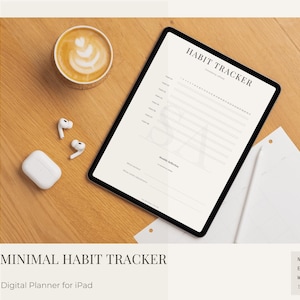 Puede incluir: Juego de tres tazas de cerámica con acabado mate moteado. Las tazas son de color crema, gris claro y gris oscuro. Cada taza tiene un diseño simple y minimalista.