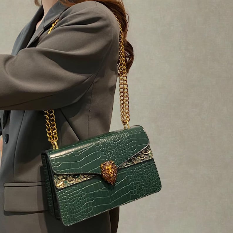 Retro green shoulder handbag with metallic chain strap and compact square silhouette for modern fashion styling