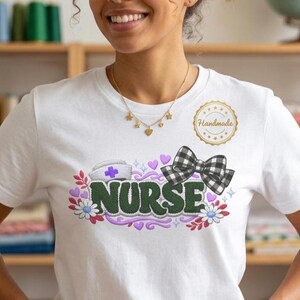 Maglietta da infermiera, regalo significativo per lei, maglietta di apprezzamento per infermiere/i (RN/LPN), regalo per infermiera/e registrata/o, maglietta da infermiera con toppa retrò, regalo di laurea in medicina