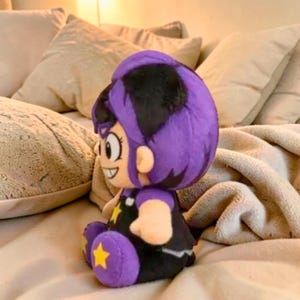 Pode incluir: Um conjunto de três canecas de cerâmica com acabamento manchado e fosco. As canecas são em tons de creme, cinza claro e cinza escuro. Cada caneca tem um design simples e minimalista, perfeito para café ou chá.