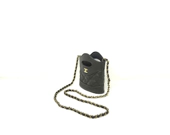 Mini neceser negro con cadena CHANEL Beauty (regalo VIP), neceser con estuche - Fabricado en Francia
