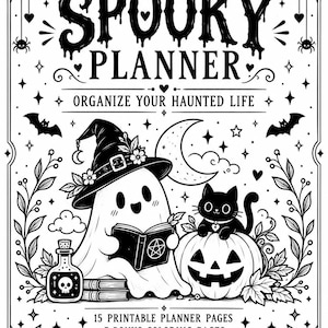以下が含まれることがあります： SPOOKY PLANNER ORGANIZE YOUR HAUNTED LIFEと書かれた白黒のプランナーカバー。魔女の帽子をかぶって本を読む幽霊、カボチャの上の黒猫、小瓶、そして15 PRINTABLE PLANNER PAGES 5 BONUS COLORING PAGES PLAN TRACK REFLECTというテキストが描かれています。