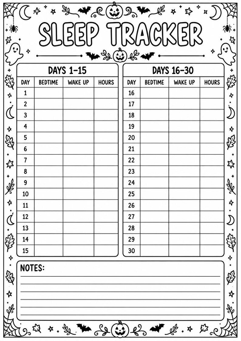Op de afbeelding: Een zwart-wit printbaar slaaptrackerblad met de tekst SLEEP TRACKER bovenaan. De lay-out bevat twee tabellen voor dagen 1-15 en 16-30 met kolommen voor bedtijd, opstaan en uren, plus een notitiesectie en diverse Halloween-motieven in de randen.