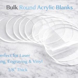 Op de afbeelding: Een stapel heldere, ronde acrylplaten van 3 mm dik, geschikt voor lasersnijden, graveren en vinylprojecten. De tekst "Bulk Round Acrylic Blanks" en "Perfect for Laser Cutting, Engraving & Vinyl" is zichtbaar.