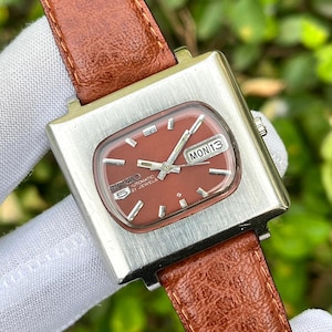 Montre homme Seiko 5 automatique en forme de télévision avec cadran rouge cerise, Japon 6319-5000