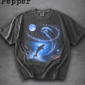 Chemise dauphin lune Comfort Colors®, chemise dauphin hurlant à la lune, t-shirt vintage animal océan, chemise mer rétro des années 90, cadeau pour amoureux des dauphins