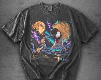 Camiseta Comfort Colors® con grulla coronada aullando a la luna, camiseta vintage con estampado de grulla, camiseta retro de los 90 con estampado de aves, camiseta para amantes de la naturaleza, regalo para amantes de las aves.