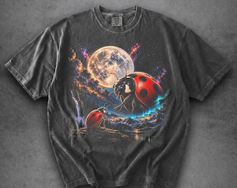 Camiseta Comfort Colors® Mariquita Luna, Camiseta Vintage Mariquita, Camiseta Retro de los 90 con Gráfico de Insectos y Galaxia, Regalo para Amantes de la Naturaleza Celestial, Camiseta para Amantes de los Insectos