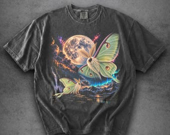 Camiseta Comfort Colors® Luna Moth Howling To The Moon, Camiseta vintage Luna Moth, Camiseta retro de los 90 con estampado de polilla, Regalo para amantes de la naturaleza, Regalo para amantes de las polillas