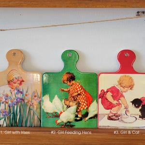 Vintage Keramik Untersetzer, Mädchen mit Katze Illustration, Bauernhaus Huhn, Cottagecore Küchenwanddekor