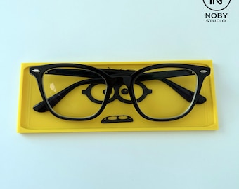 Yellow Henchman Glasses Holder – 3D Printed Desk Organizer, Kawaii Accessory Tray