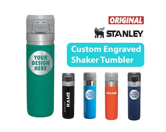 Borraccia Stanley Go Quick Flip GO personalizzata da 710 ml (24 oz), in acciaio inossidabile 304 a doppia parete con incisione laser e tappo a pulsante.