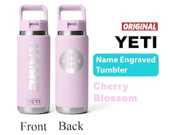 Borraccia Yeti Rambler 2.0 personalizzata con motivo a fiori di ciliegio, realizzata in acciaio inossidabile e isolata con incisione laser, con tappo con cannuccia in tinta.