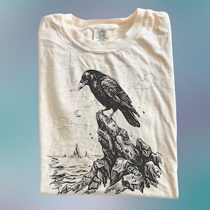 Crow Shirt, Spooky Summerween Tee, Retro Raven Shirt, Gothic Halloween T-Shirt, Dark Academia Gift,