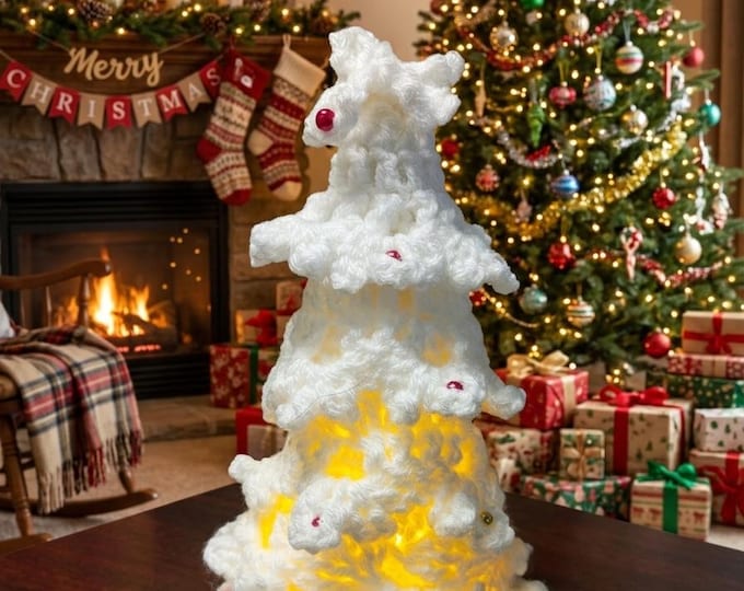 Lighted Crochet Christmas Tree