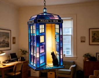Doctor Who TARDIS Police Box Glass Suncatcher Gatto nero all'interno della finestra Decorazione arcobaleno da appendere Regalo per fan di Doctor Who e amanti dei gatti