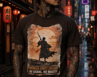Samurai Streetwear T-Shirt – Japanese Warrior Graphic Tee – Vintage Grunge Anime Style – No Signal No Master Shirt – Niponella
