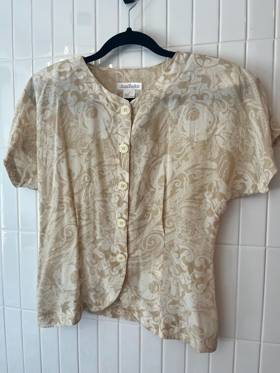 Ann Taylor 100% Silk Blouse | Cream Tan Paisley Floral, Petal Hem (Small)