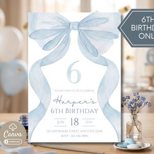 Puede incluir: Una tarjeta de invitación de cumpleaños rectangular con un gran lazo de cinta azul claro en acuarela en la parte superior. El texto dice 6, PLEASE JOIN US TO CELEBRATE, Harper's 6TH BIRTHDAY, JUN 18 2PM, 123 ANYWHERE STREET, ANY CITY, 12345, y RSVP: 123-456-7890.
