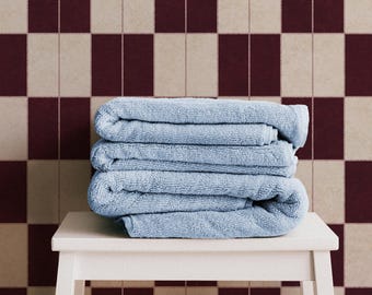 Papel pintado autoadhesivo con efecto de azulejos de metro vintage, estampado a cuadros en color crema burdeos (ideal para alquiler).