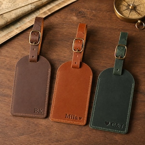Étiquette à bagage en cuir personnalisée, étiquette nominative en relief à l'aveugle personnalisée, étiquette de valise en cuir véritable, cadeau de voyage monogramme, cadeau de mariage lui-même