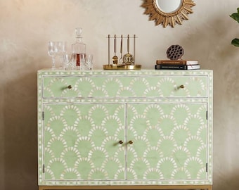 Hallskåp med beninlägg, salviagrön snäckdesign | Boho skänk med förvaring | Lyxigt konsolskåp