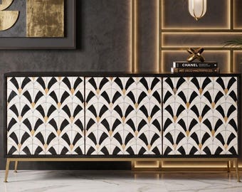 Credenza di lusso con intarsi in osso nero, mobile buffet in legno di mango fatto a mano con base dorata.