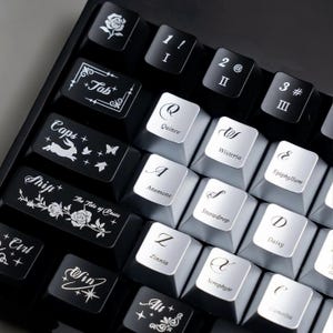 Set di tasti personalizzati, tasti a farfalla in nero lucido metallizzato argento, profilo Cherry PBT con stampa a sublimazione