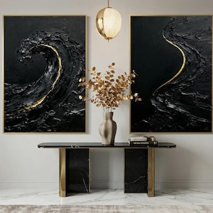 Peut inclure: Panneau en bois rustique avec l'inscription "Welcome to our home" en lettres blanches. Le panneau présente une finition vieillie et un design simple et accueillant.